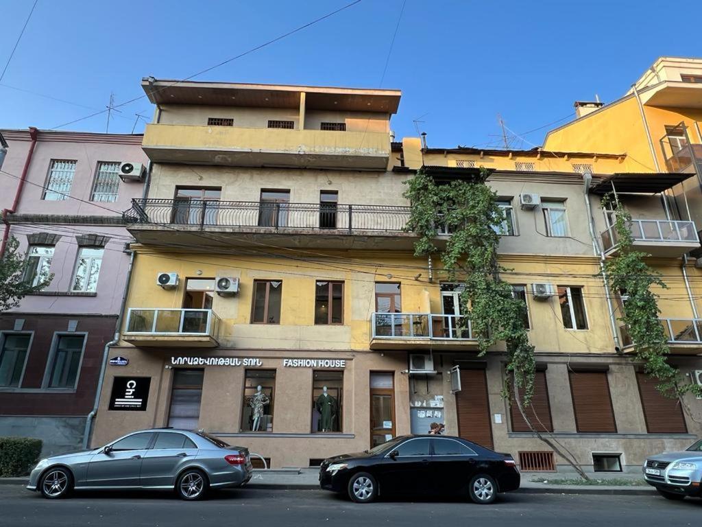 Tumanyan Street 3 Bedroom Deluxe Apartment With Large Balcony Tm662 Yerevan Exterior photo