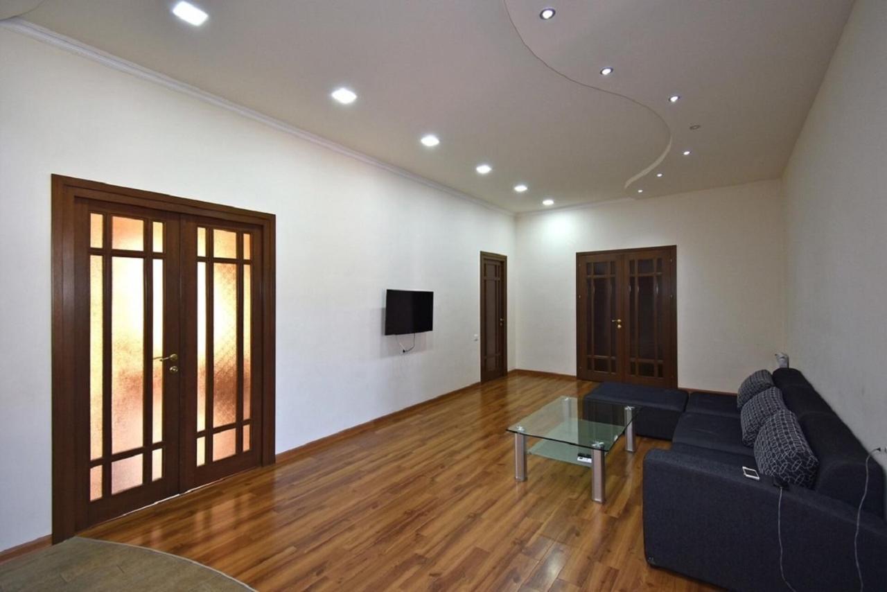 Tumanyan Street 3 Bedroom Deluxe Apartment With Large Balcony Tm662 Yerevan Exterior photo