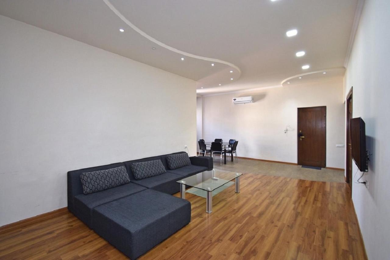 Tumanyan Street 3 Bedroom Deluxe Apartment With Large Balcony Tm662 Yerevan Exterior photo